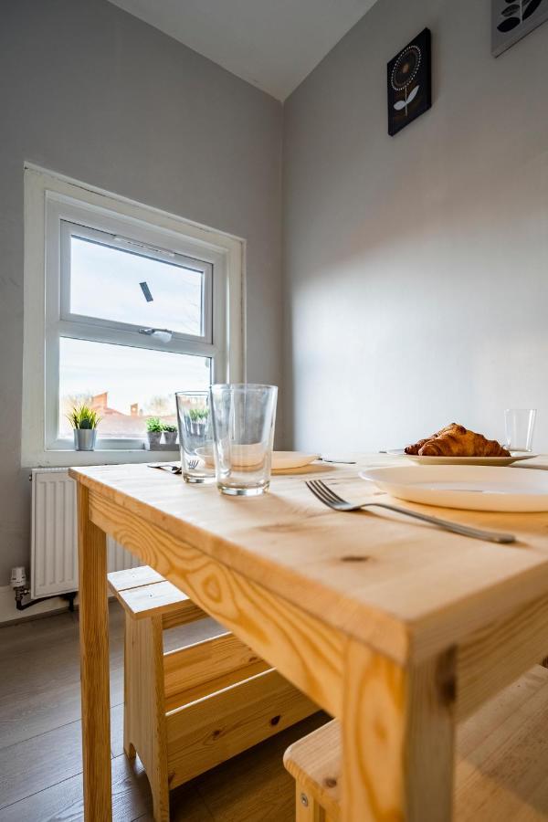 Deluxe 2-Bedroom Flat With Free Parking Birmingham Kültér fotó
