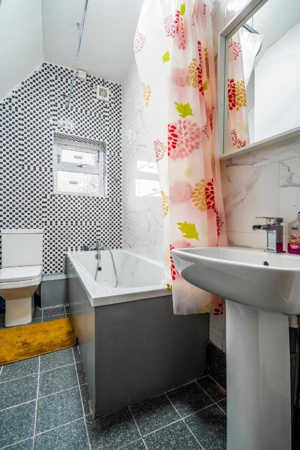 Deluxe 2-Bedroom Flat With Free Parking Birmingham Kültér fotó