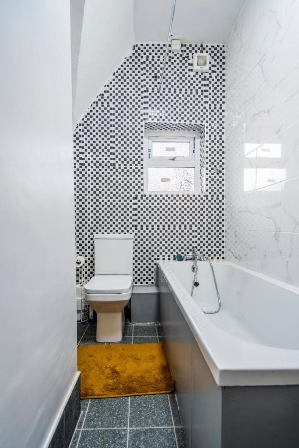 Deluxe 2-Bedroom Flat With Free Parking Birmingham Kültér fotó